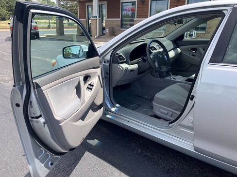 Used 2008 Toyota Camry LE FWD image 8