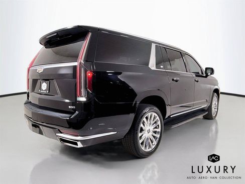 Used 2024 Cadillac Escalade ESV Premium Luxury AWD/4WD image 6