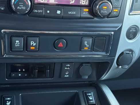 Used 2017 Nissan Titan SL AWD/4WD image 29