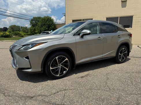 Used 2019 Lexus RX 450h AWD w/ Luxury Package image 4