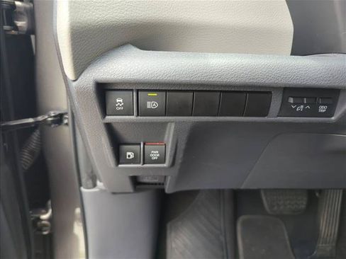 Used 2022 Toyota Sienna XLE FWD image 29
