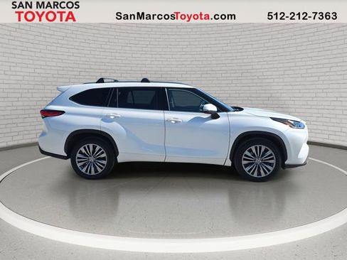 Used 2020 Toyota Highlander Platinum image 4