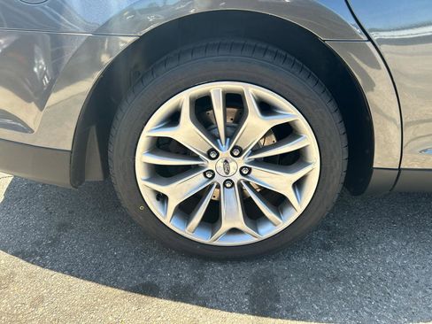 Used 2016 Ford Taurus Limited FWD image 29