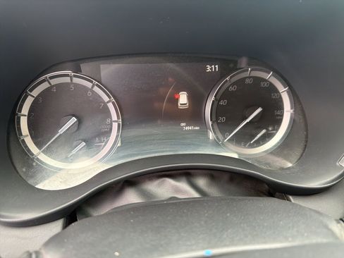 Used 2022 Toyota Highlander XLE image 13