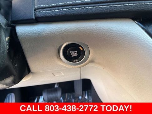 Used 2023 Chrysler Pacifica Touring-L FWD image 23