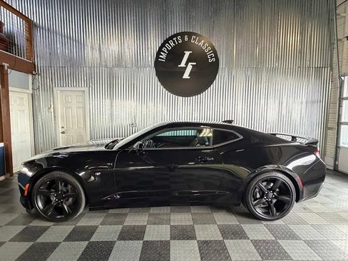 Used 2018 Chevrolet Camaro SS RWD image 8