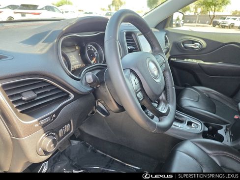 Used 2019 Jeep Cherokee Trailhawk w/ Cold Weather Group AWD/4WD image 16