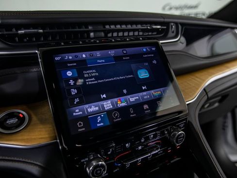 Used 2024 Jeep Grand Cherokee Summit image 39