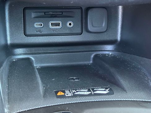 Used 2021 Chevrolet Equinox Premier AWD/4WD image 32