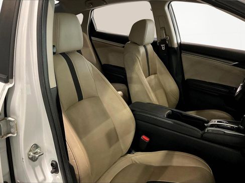 Used 2019 Honda Civic Touring image 28