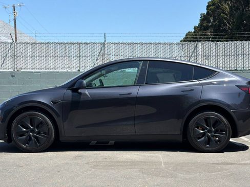 Used 2024 Tesla Model Y Long Range AWD/4WD image 2