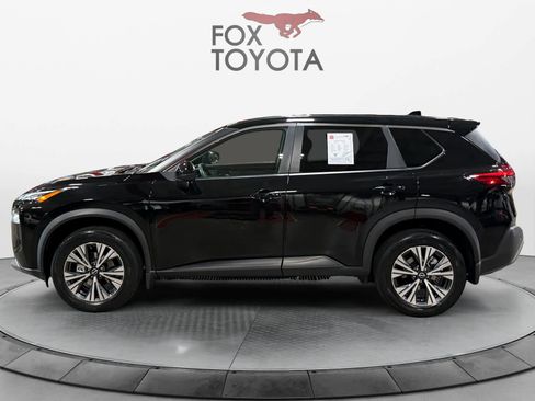 Used 2022 Nissan Rogue SV FWD image 3