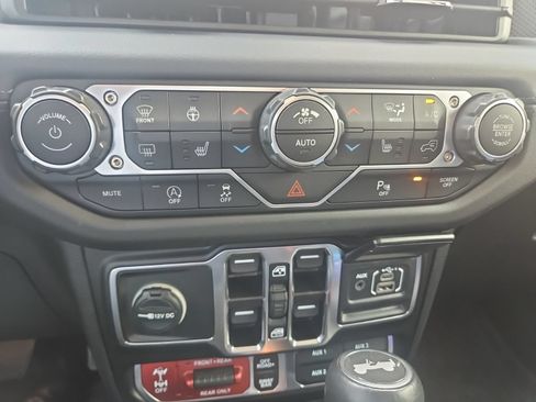 Used 2025 Jeep Wrangler Unlimited Rubicon AWD/4WD image 20