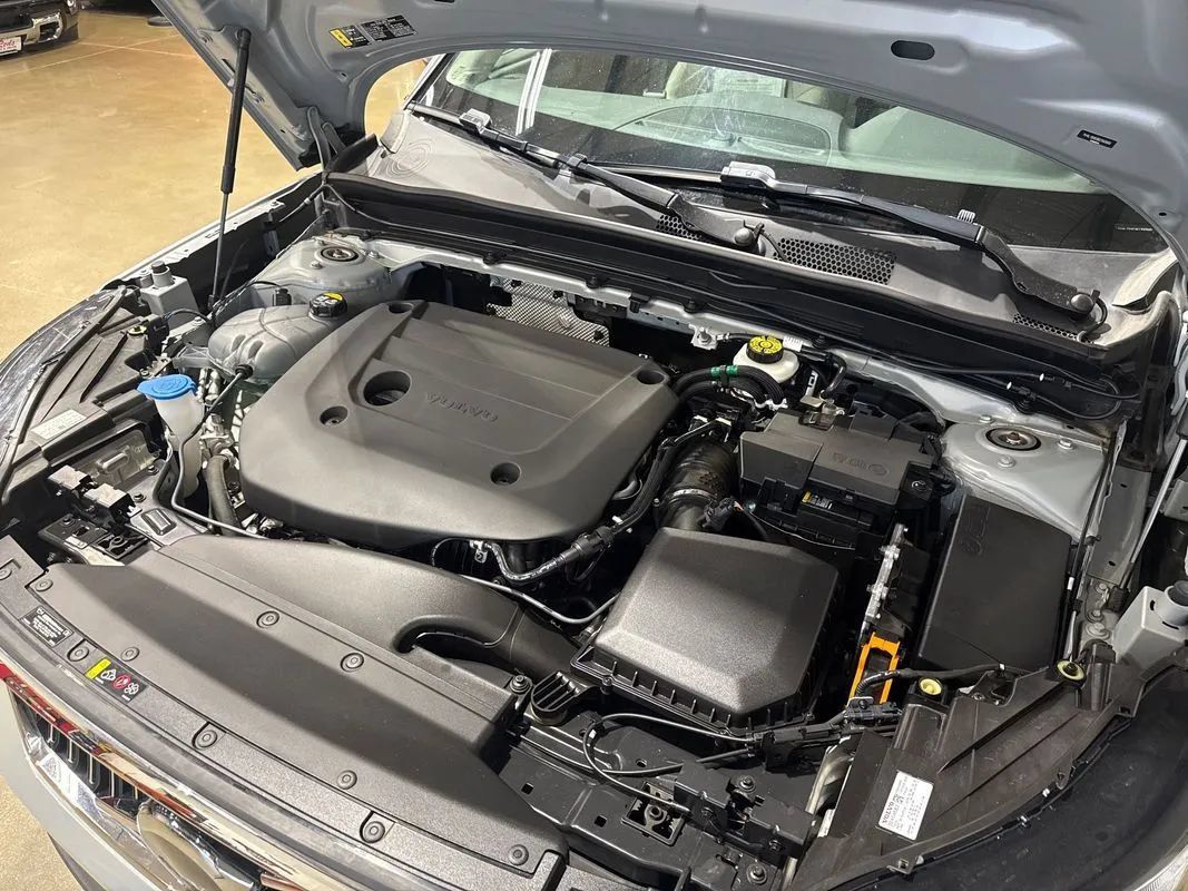 Used 2024 Volvo XC40 B5 Plus AWD/4WD image 83