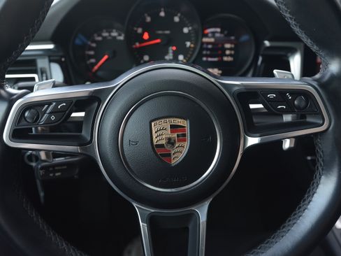 Certified 2019 Porsche Macan AWD/4WD image 16