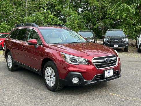 Used 2018 Subaru Outback 2.5i Premium AWD/4WD image 3