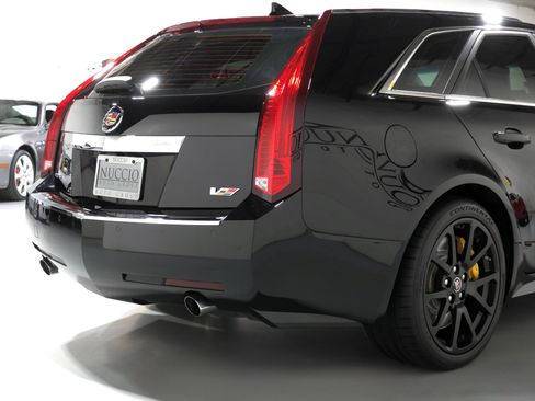 Used 2011 Cadillac CTS V image 38