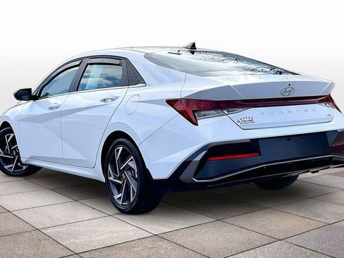 Used 2025 Hyundai Elantra Limited image 11