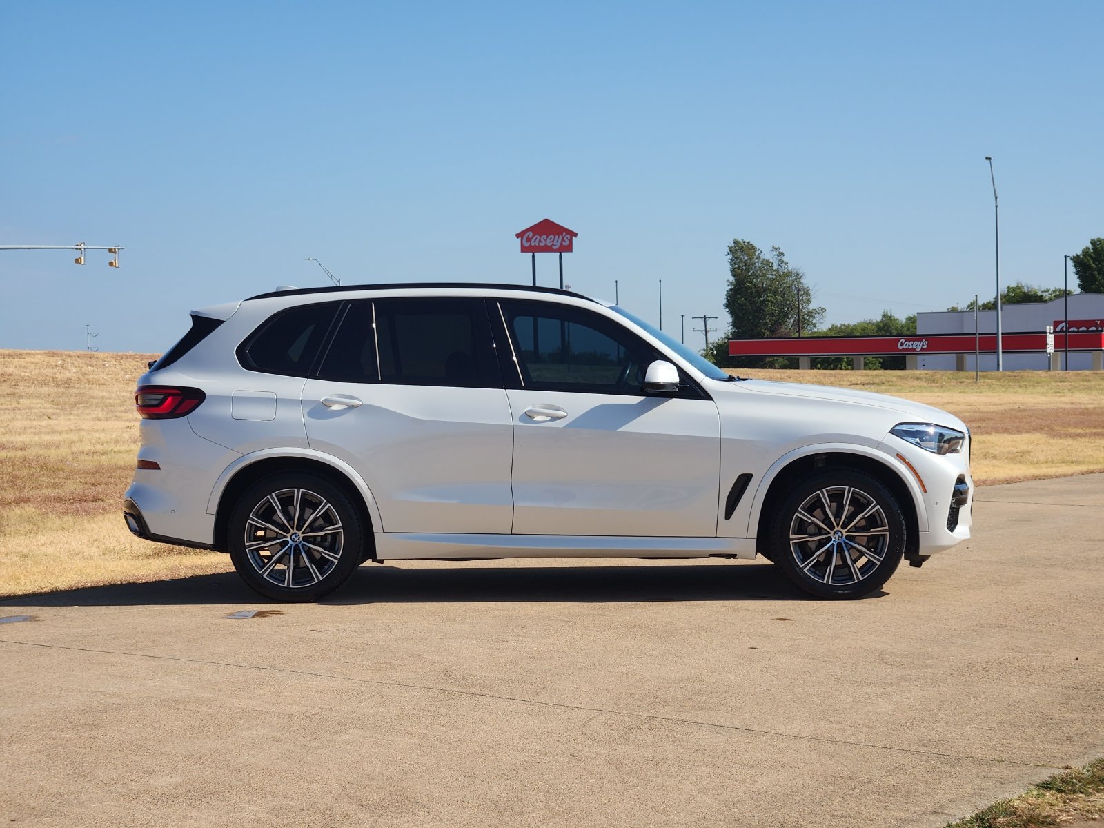 Used 2023 BMW X5 sDrive40i w/ M Sport Package RWD image 7