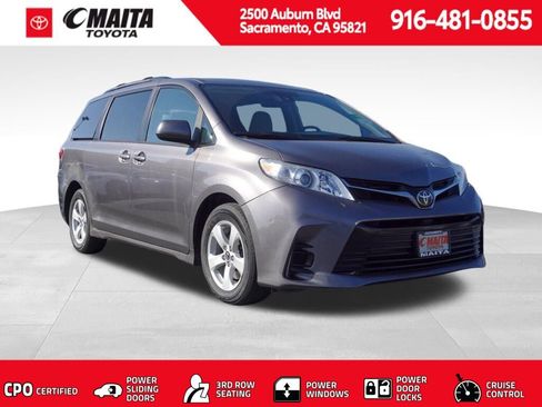 Certified 2018 Toyota Sienna LE image 1