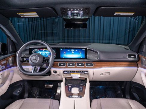 New 2026 Mercedes-Benz GLS 580 4MATIC image 14