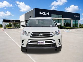 Used 2017 Toyota Highlander XLE FWD video 2