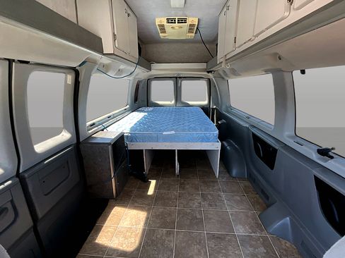 Used 2005 Ford E-350 and Econoline 350 XL RWD image 24