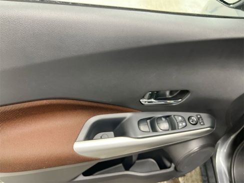 Used 2020 Nissan Kicks SR image 19