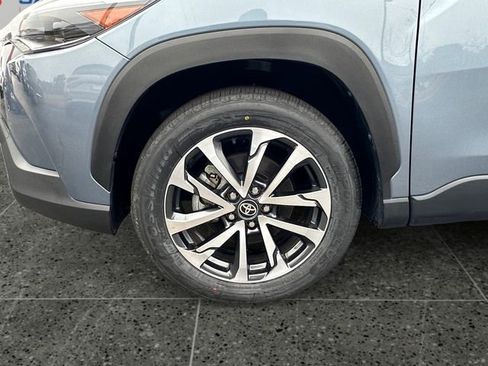 Used 2023 Toyota Corolla Cross XLE image 14