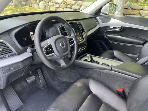 Used 2023 Volvo XC90 B5 Core image 6