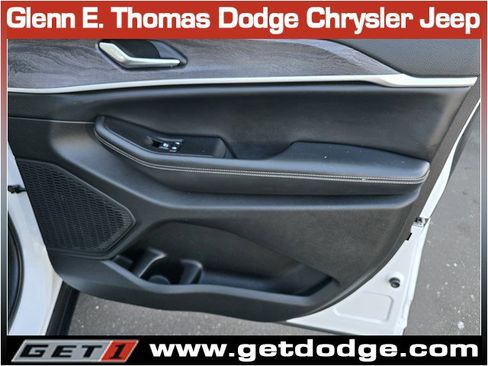 Used 2023 Jeep Grand Cherokee Limited w/ Black Appearance Package image 33