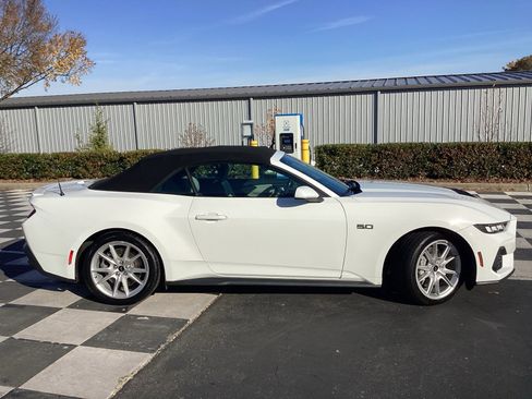 Used 2024 Ford Mustang GT Premium image 5