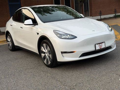 Used 2024 Tesla Model Y Long Range AWD/4WD image 5