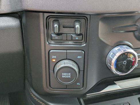 Used 2024 Ford F350 Platinum w/ FX4 Off-Road Package image 27