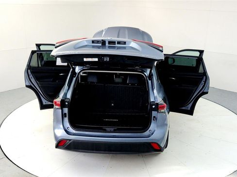 Certified 2021 Toyota Highlander XLE image 23
