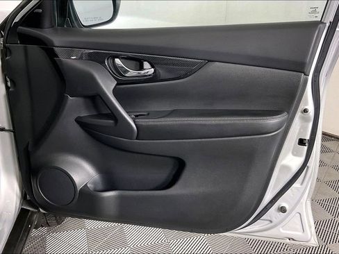 Used 2018 Nissan Rogue SL w/ Premium Package AWD/4WD image 24