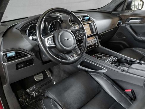 Used 2017 Jaguar F-PACE S image 13