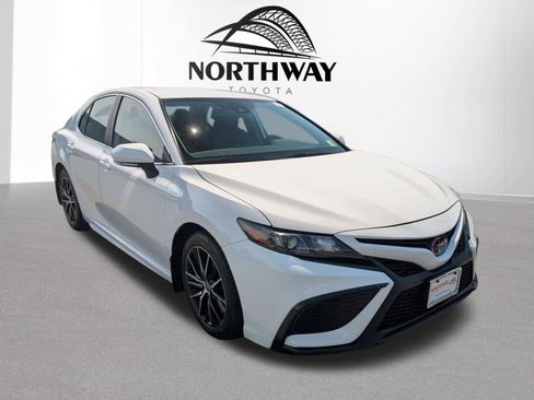 Used 2024 Toyota Camry SE w/ Cold Weather Package FWD image 1