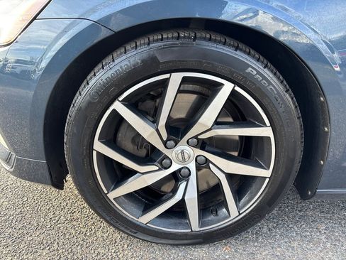 Used 2019 Volvo S60 T6 Momentum w/ Premium Package image 12