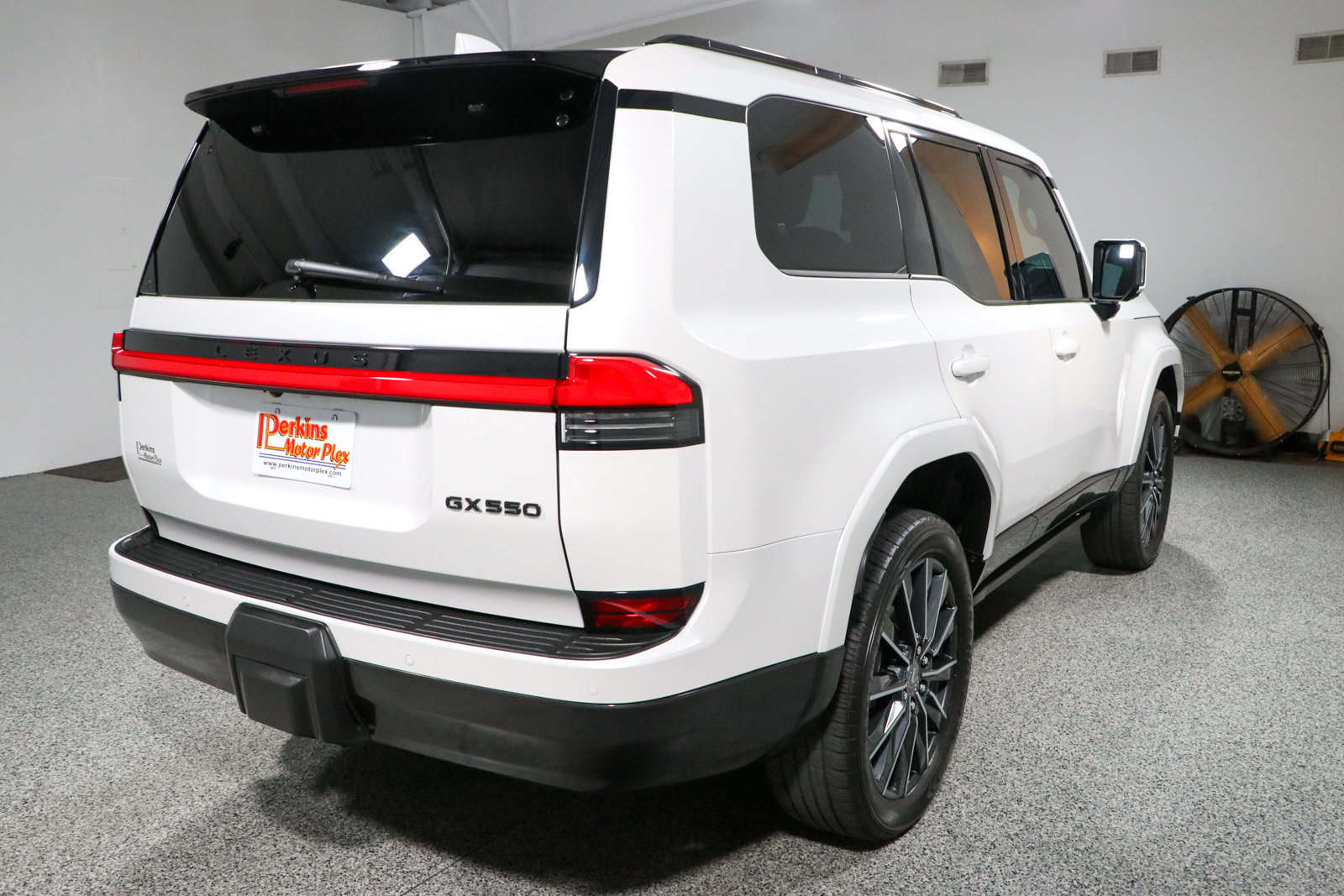 Used 2024 Lexus GX 550 w/ Accessory Package (Z1) AWD/4WD image 7