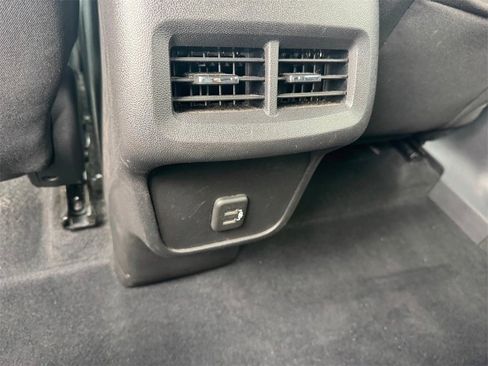 Used 2020 Chevrolet Equinox LT image 10