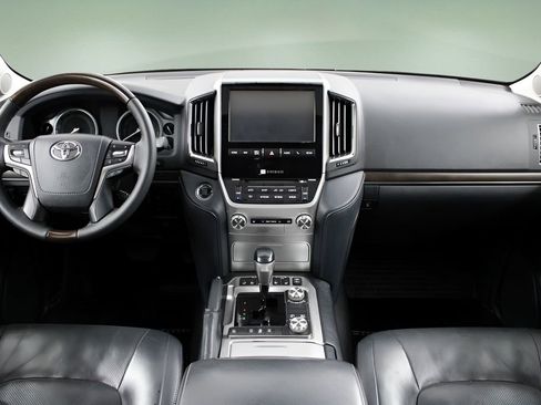 Used 2018 Toyota Land Cruiser image 23