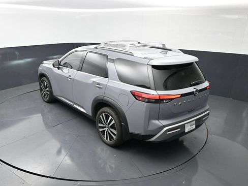 Used 2024 Nissan Pathfinder Platinum FWD image 15