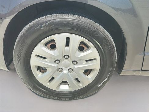 Used 2018 Dodge Grand Caravan SE w/ UConnect Hands-Free Group FWD image 34