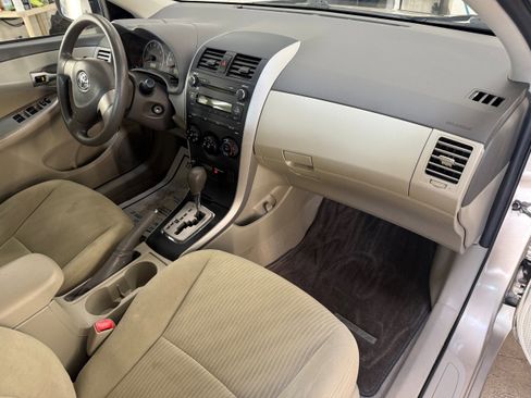 Used 2010 Toyota Corolla LE image 7