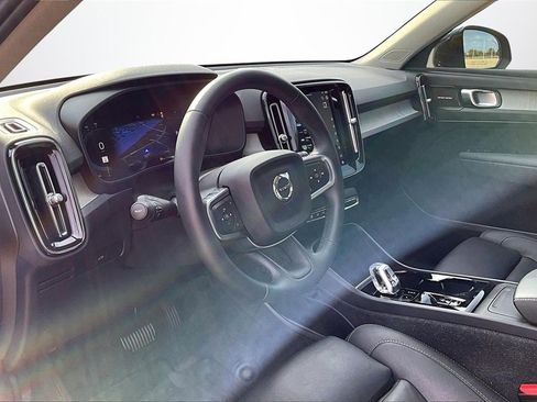 Used 2024 Volvo XC40 B5 Ultimate w/ Protection Package Premier image 14