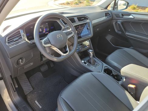 Certified 2023 Volkswagen Tiguan SE w/ Panoramic Sunroof Package image 32