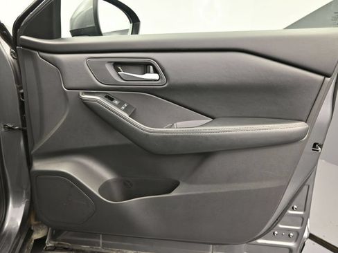 Used 2025 Nissan Rogue SV FWD image 8