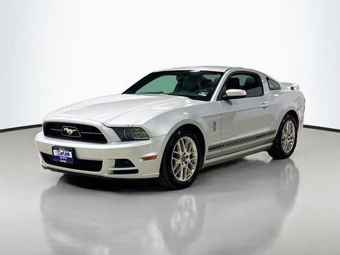 Used 2013 Ford Mustang Premium image 3