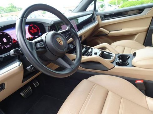 Used 2024 Porsche Cayenne S AWD/4WD image 12